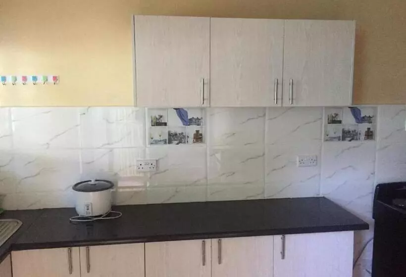 پانسیون Maoni Guest House