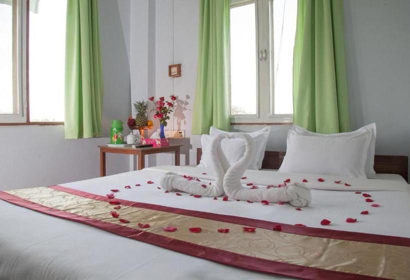 Mother Land Inn 2  Hostel