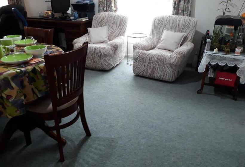 تختخواب و صبحانه Peaceful & Quiet Witherlea Homestay