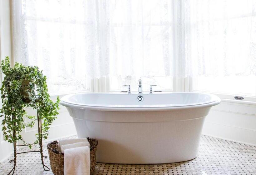 Bed and Breakfast The Foxglove Inn