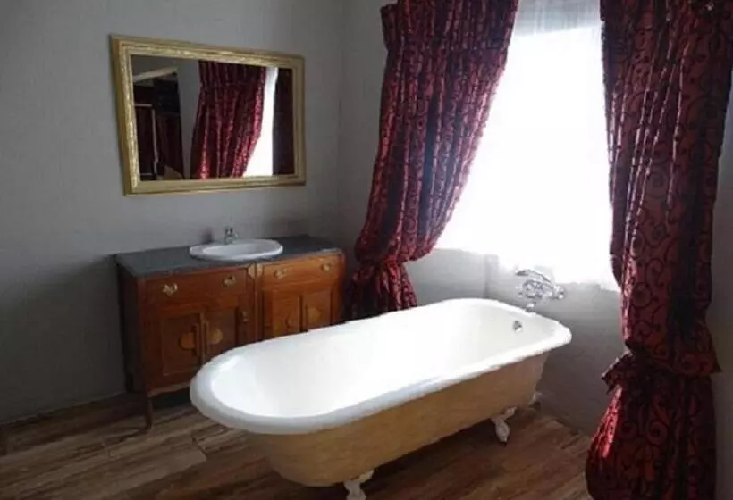 Majatalo Khutse Guest House