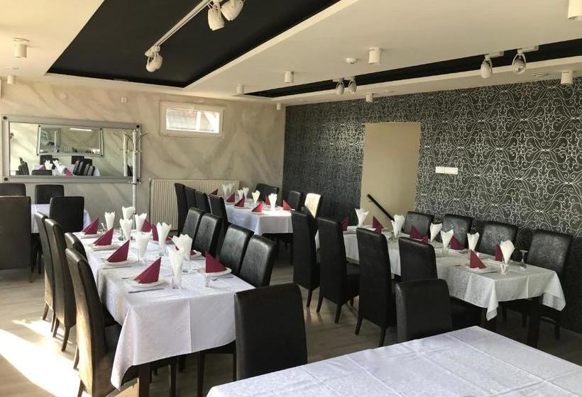 هاستل Zormaris M