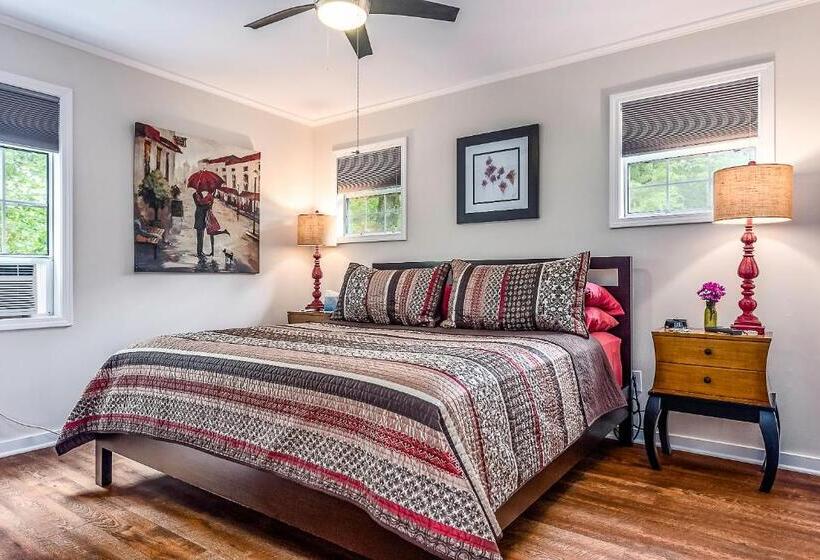 فندق صغير The Woods Cabins