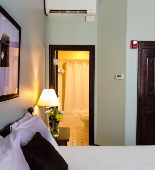 Отель Sheridan Livery Inn & Restaurant