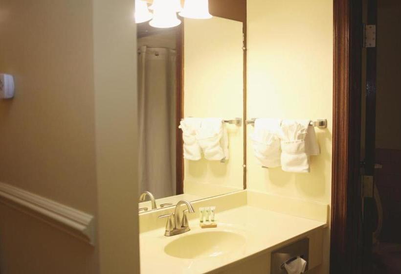 Отель Sheridan Livery Inn & Restaurant