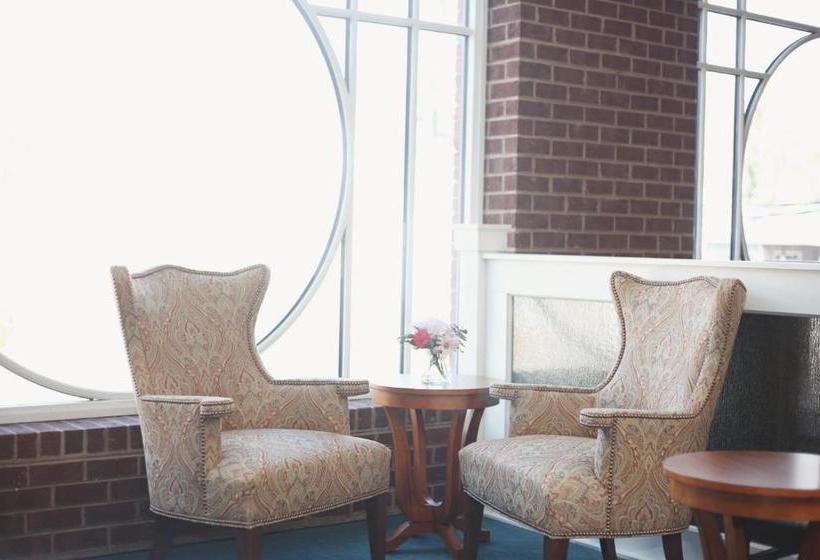 Отель Sheridan Livery Inn & Restaurant