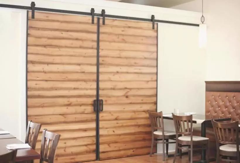 Hotelli Sheridan Livery Inn & Restaurant