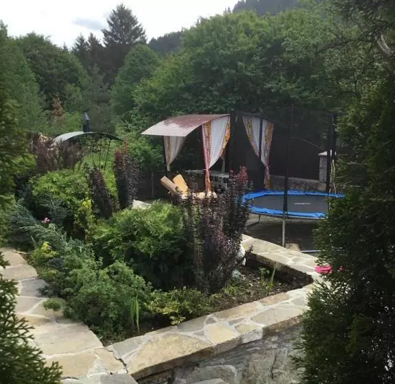 Majatalo садиба та чан Na Pagorbi