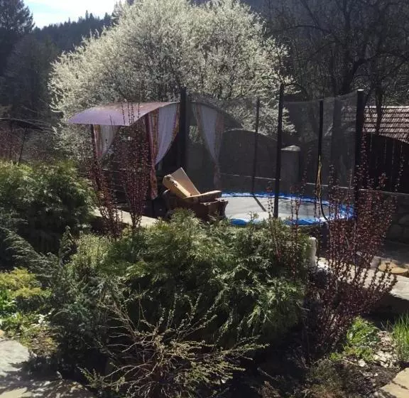 Majatalo садиба та чан Na Pagorbi