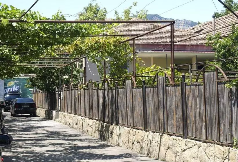 پانسیون Guest House Ebralidze