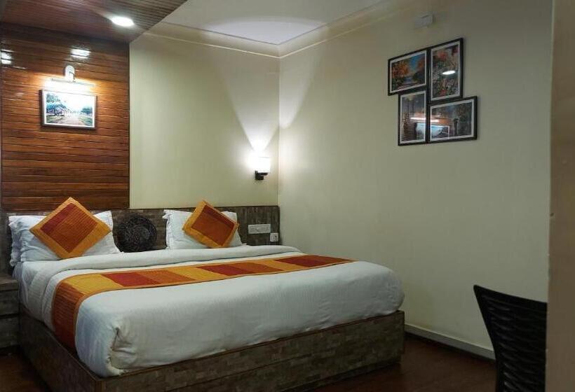 Пансион Shaleen Elegance Homestay Nakki Lake 400 Meters