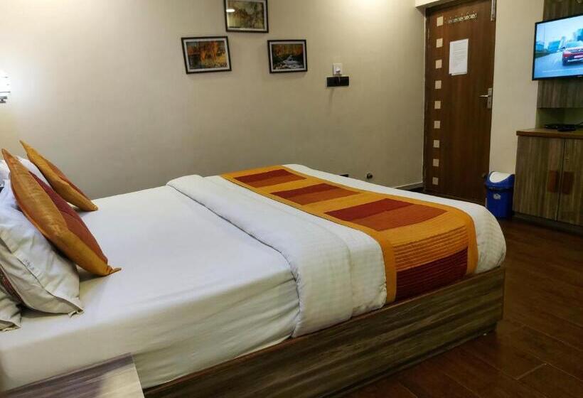 Пансион Shaleen Elegance Homestay Nakki Lake 400 Meters