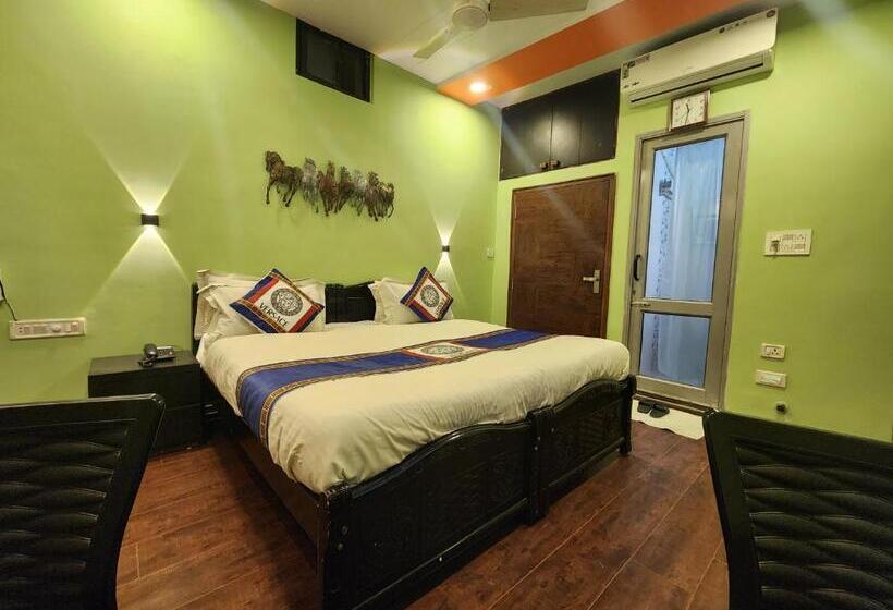 Пансион Shaleen Elegance Homestay Nakki Lake 400 Meters