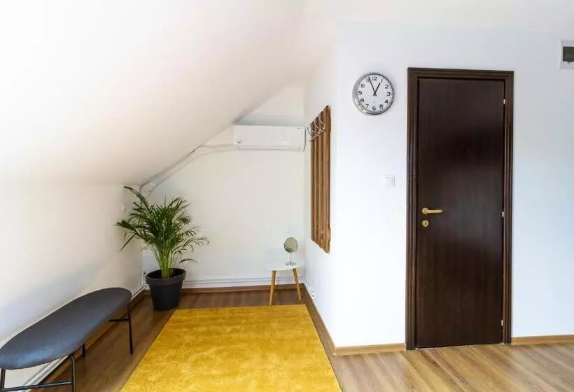 Majatalo Airport Károly Centrál