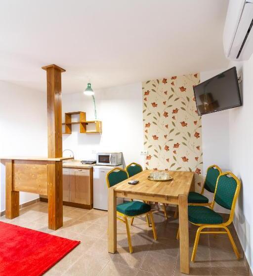 Pensión Airport Károly Centrál