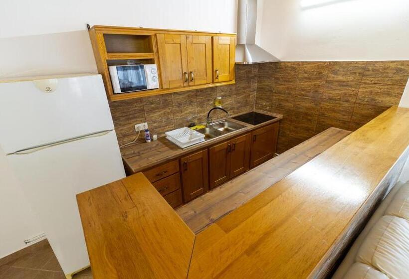 Pensión Airport Károly Centrál