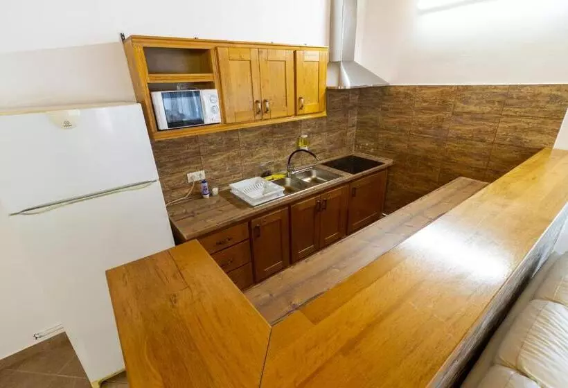 Majatalo Airport Károly Centrál