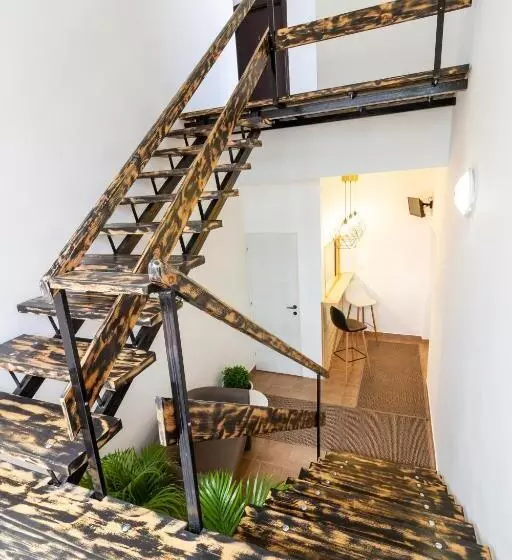 Majatalo Airport Károly Centrál