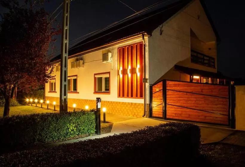 Majatalo Airport Károly Centrál