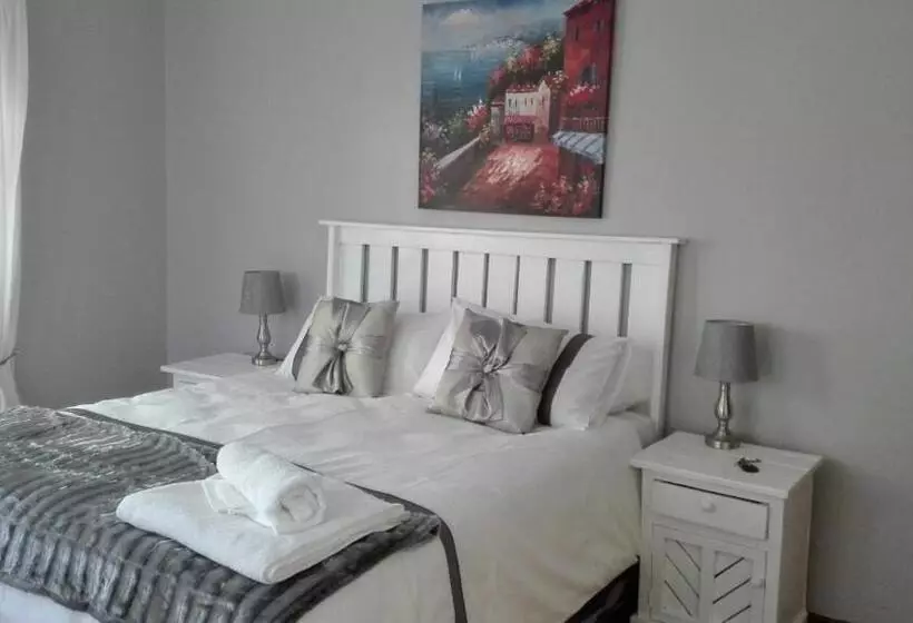 Majatalo Versailles B And B