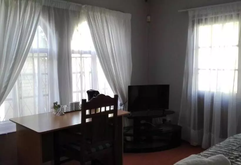 Majatalo Versailles B And B