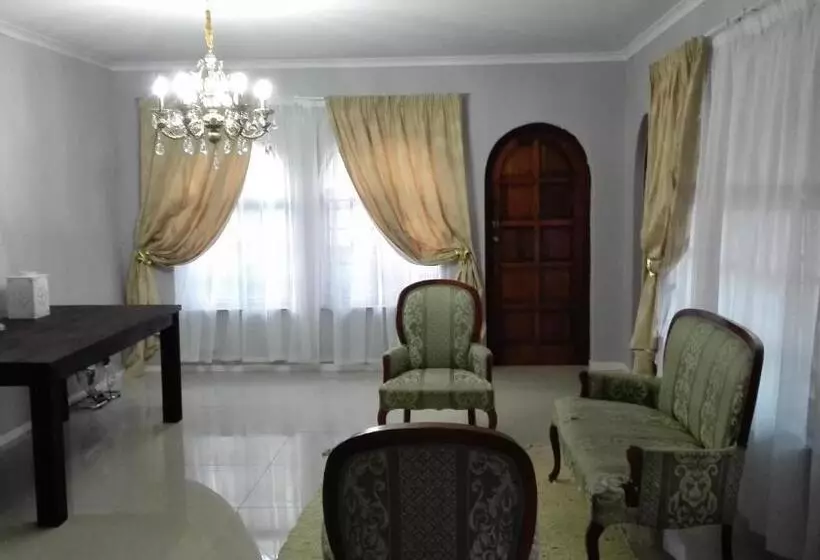 Majatalo Versailles B And B