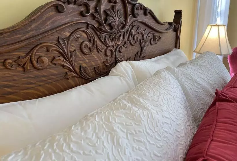 Spouter Inn Bed & Breakfast