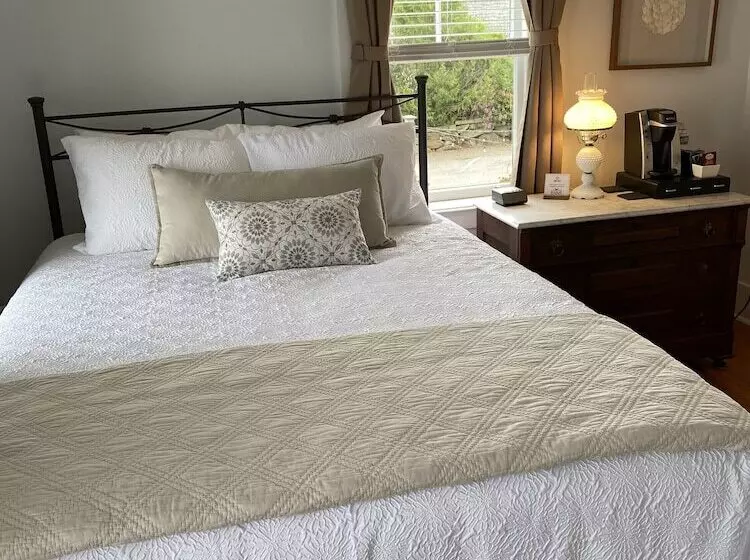 Spouter Inn Bed & Breakfast