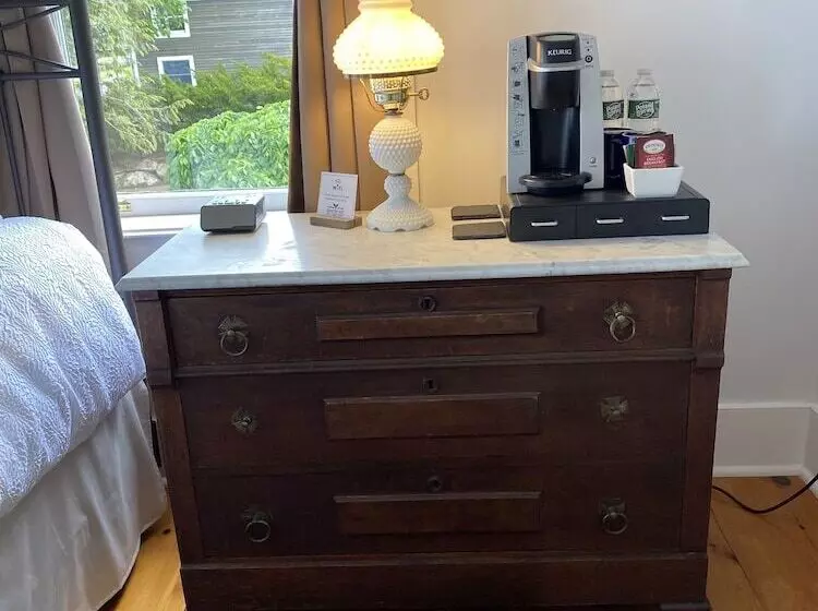 Spouter Inn Bed & Breakfast