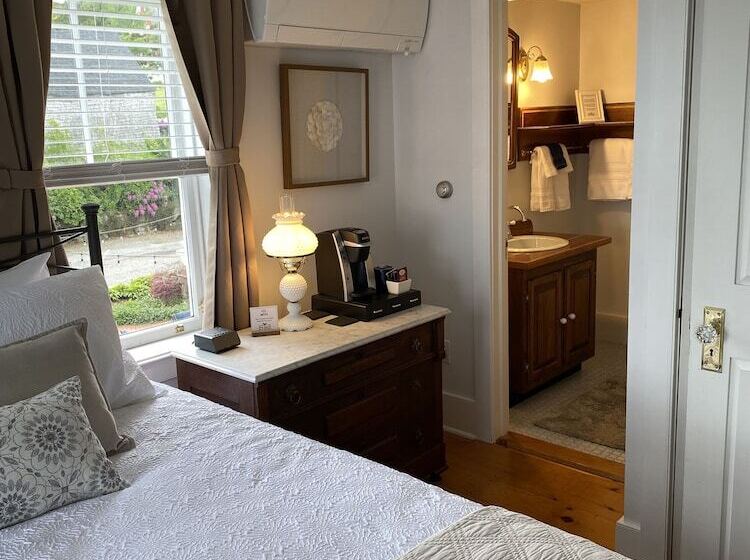 Spouter Inn Bed & Breakfast