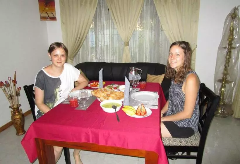 Retkeilymaja Vishmee Holiday Inn