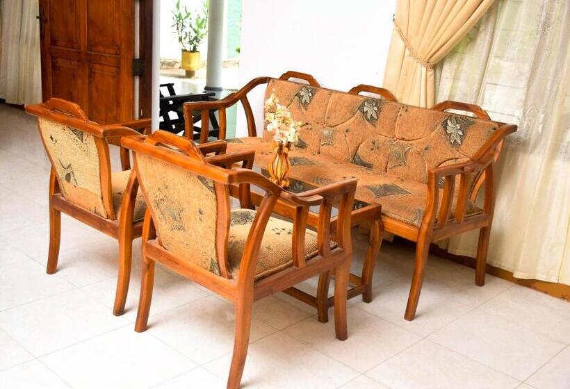 فندق صغير Vishmee Holiday Inn