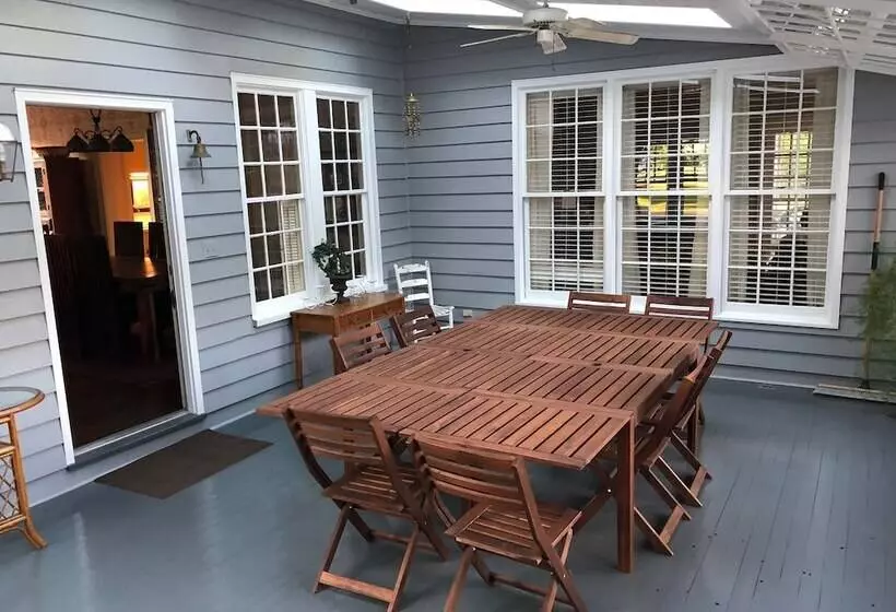 ベッドアンドブレックファースト The Elizabethtown Inn