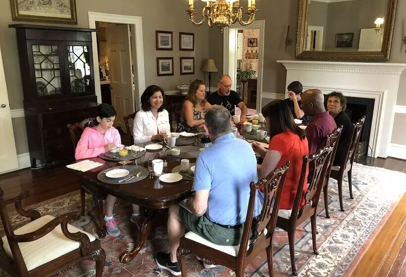 ベッドアンドブレックファースト The Elizabethtown Inn