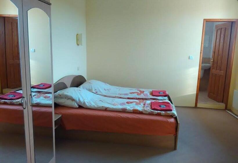 פנסיון Fenix Rooms