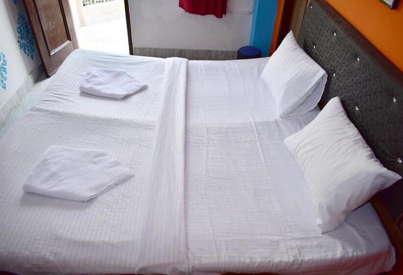 پانسیون Sandhya Guest House Varanasi Near Ganga River