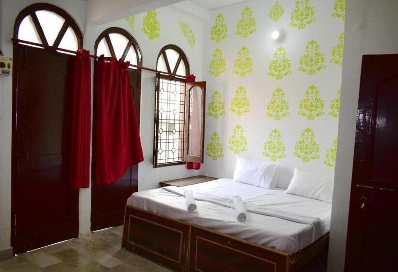 پانسیون Sandhya Guest House Varanasi Near Ganga River