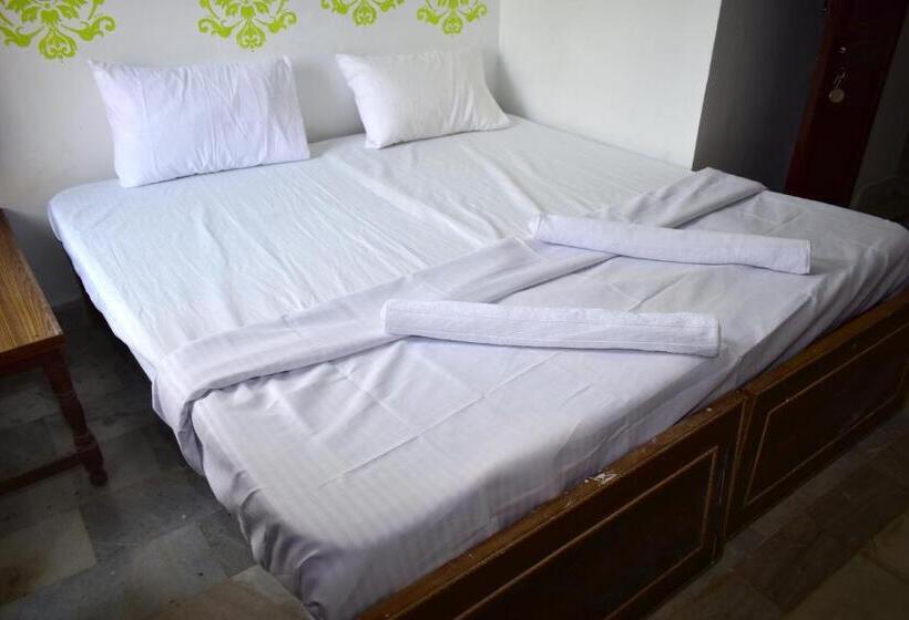 پانسیون Sandhya Guest House Varanasi Near Ganga River