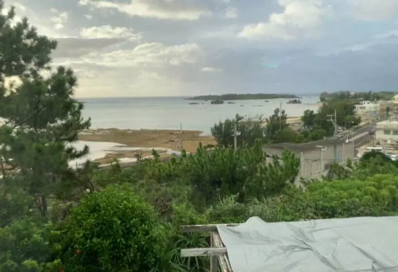 Majatalo Minami Onna Tropical