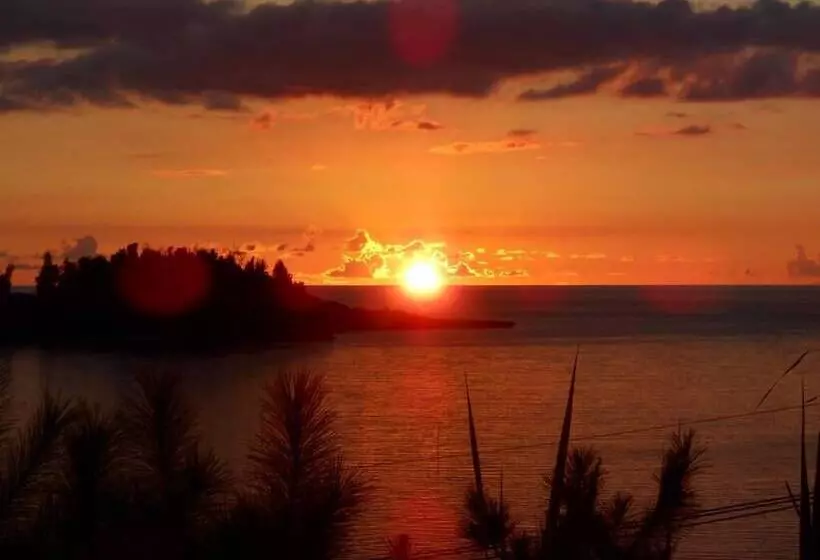 Majatalo Minami Onna Tropical