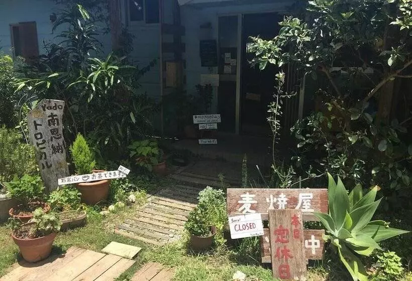 Majatalo Minami Onna Tropical