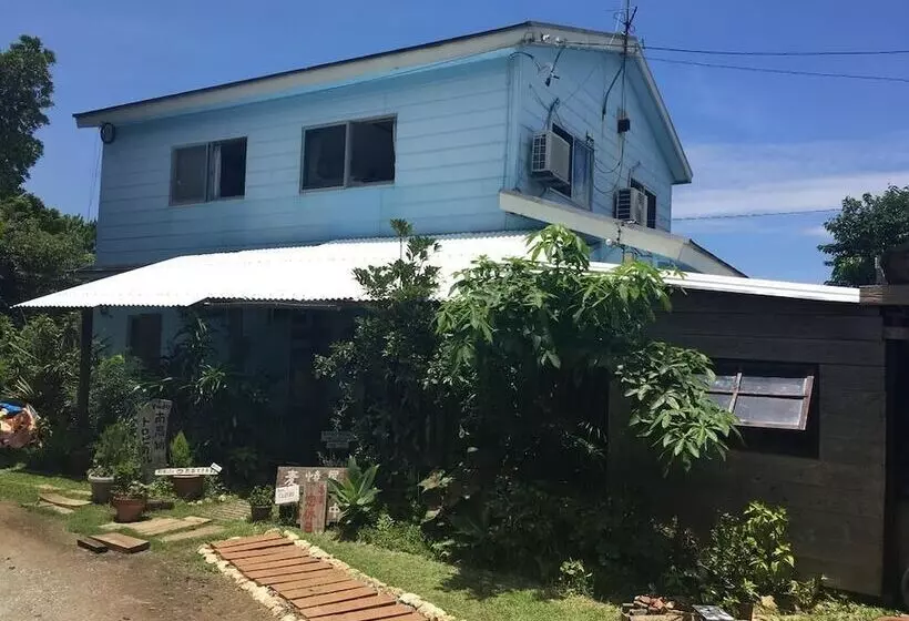 Majatalo Minami Onna Tropical