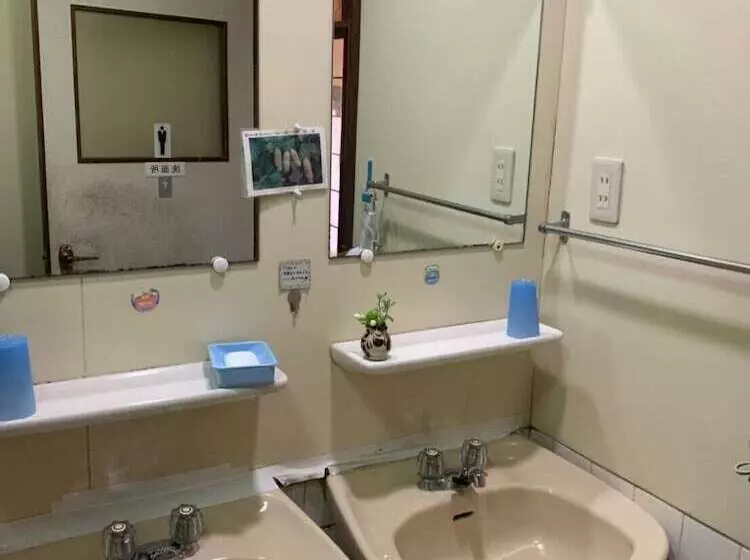 Majatalo Minami Onna Tropical