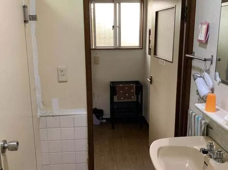 Majatalo Minami Onna Tropical