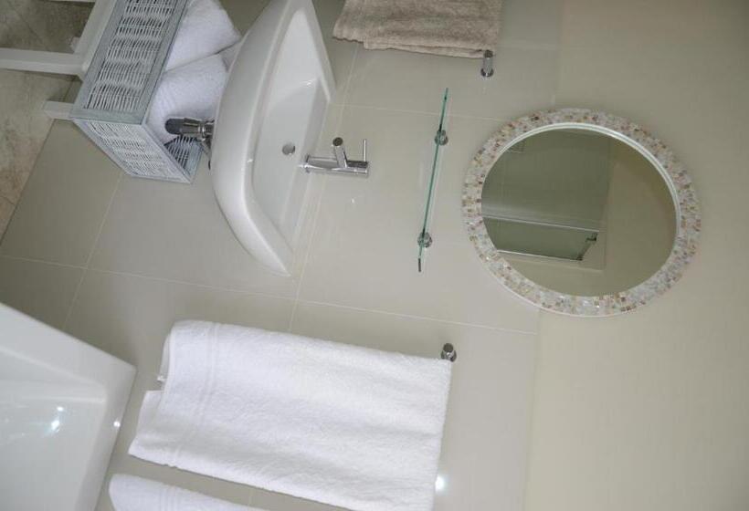 بنسيون The Winelands Guest House