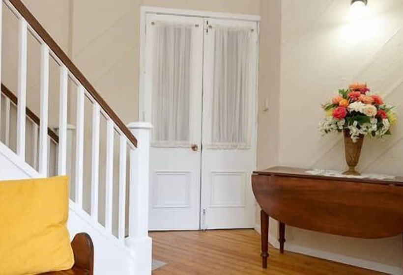 فندق صغير Cheltenham Suites