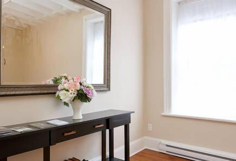 فندق صغير Cheltenham Suites