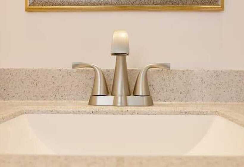 فندق صغير Cheltenham Suites