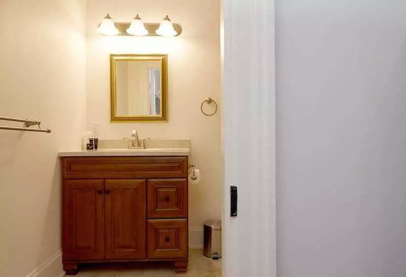 Retkeilymaja Cheltenham Suites