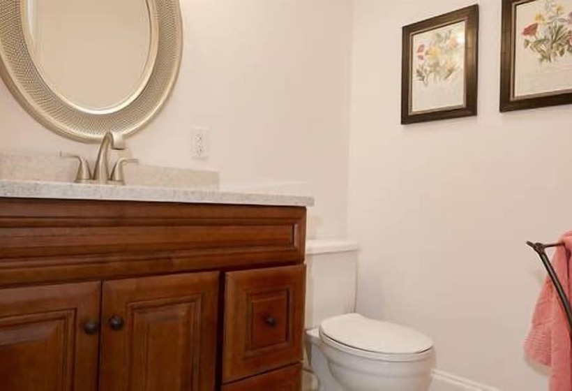 فندق صغير Cheltenham Suites